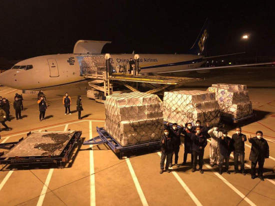 口罩、消毒液等防疫物資進口機場清關，眾志成城，共同戰&ldquo;疫&rdquo;